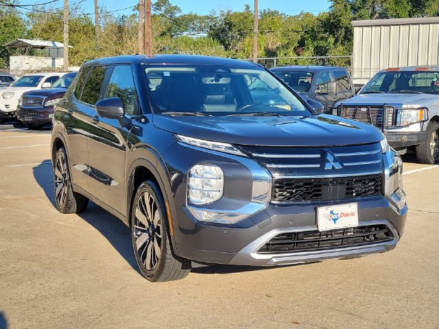 Used 2025 Mitsubishi Outlander SE FWD image 2