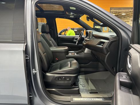 Used 2022 Chevrolet Suburban RST w/ Luxury Package AWD/4WD image 20