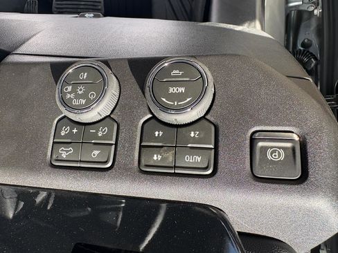 Used 2026 Chevrolet Silverado 1500 LTZ AWD/4WD image 19