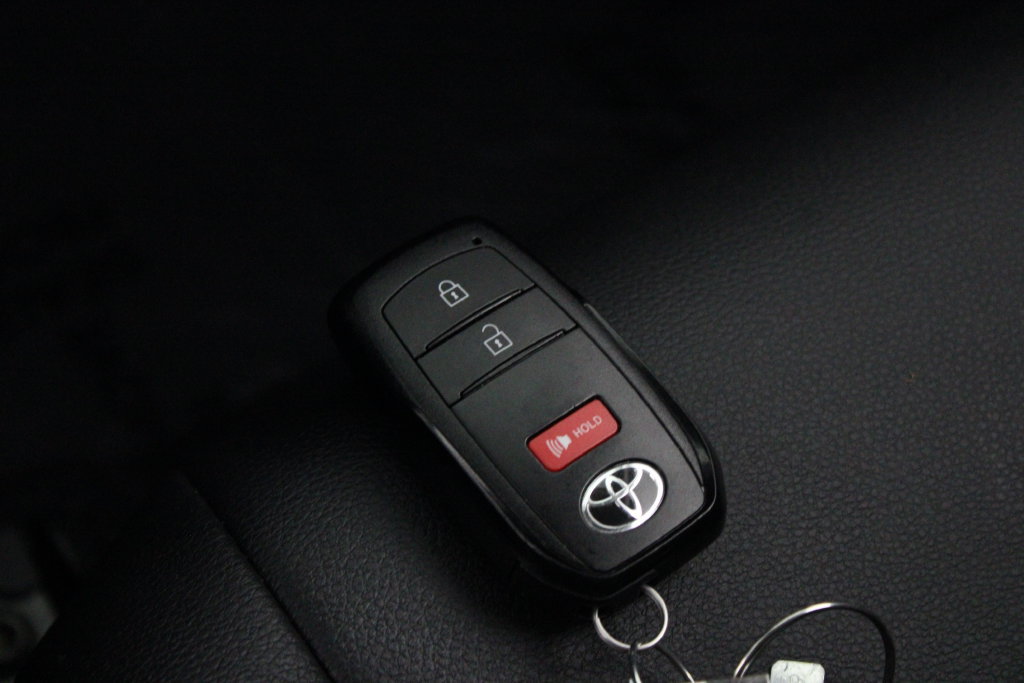 Used 2026 Toyota Corolla Cross XLE AWD/4WD image 27