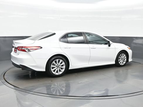 Used 2019 Toyota Camry LE w/ Convenience Package FWD image 6