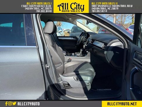 Used 2016 Volkswagen Touareg Sport image 10