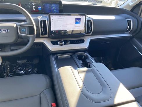 New 2026 Ford Expedition Active image 11