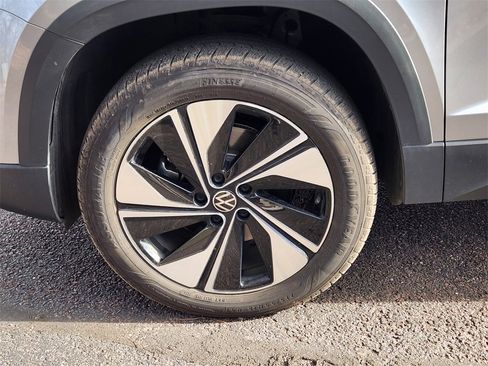 Used 2025 Volkswagen Taos SE image 23