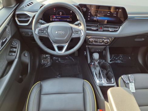 Used 2025 Chevrolet TrailBlazer ACTIV w/ Convenience Package image 3