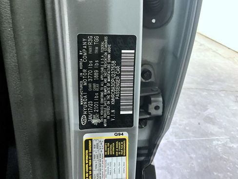 Used 2023 Hyundai Venue SEL image 25