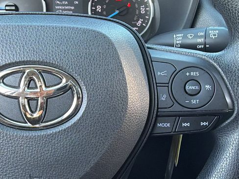 Used 2022 Toyota RAV4 LE image 21