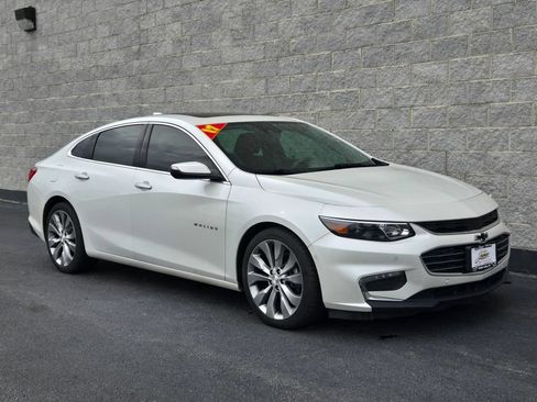 Used 2017 Chevrolet Malibu Premier w/ Premier Sun and Wheel Package FWD image 7