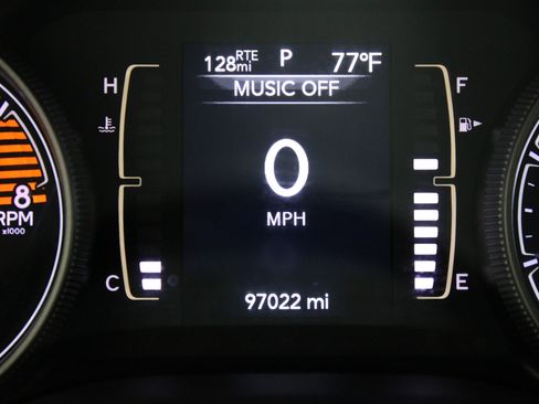 Used 2019 Jeep Cherokee Latitude Plus w/ Comfort/Convenience Group AWD/4WD image 10