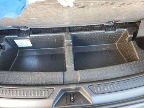 Used 2023 GMC Acadia SLT image 16