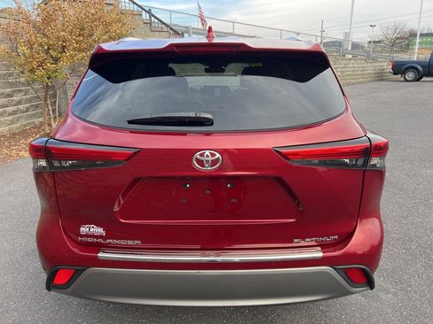 Used 2022 Toyota Highlander Platinum image 12