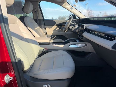 Used 2025 Lincoln Nautilus Premier w/ Equipment Group 102A image 16