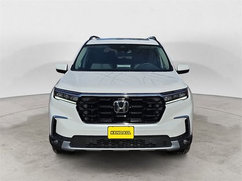 New 2025 Honda Pilot Touring image 8