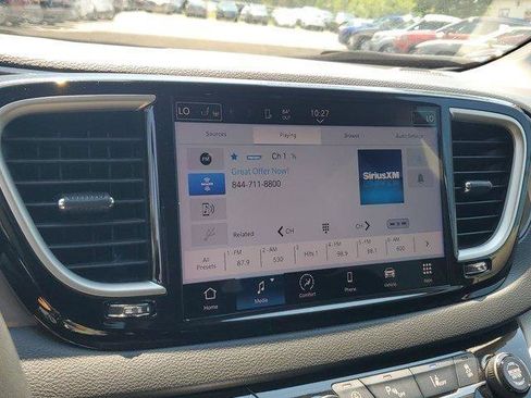 Used 2024 Chrysler Pacifica Touring-L FWD image 23