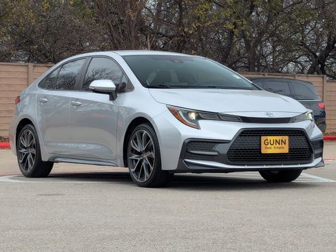 Used 2020 Toyota Corolla SE image 2
