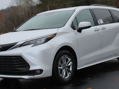 New 2026 Toyota Sienna XLE