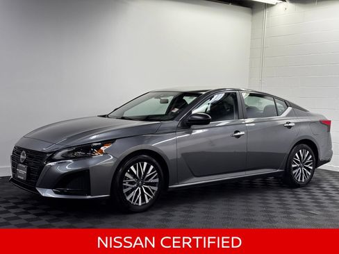 Certified 2025 Nissan Altima 2.5 SV FWD image 1