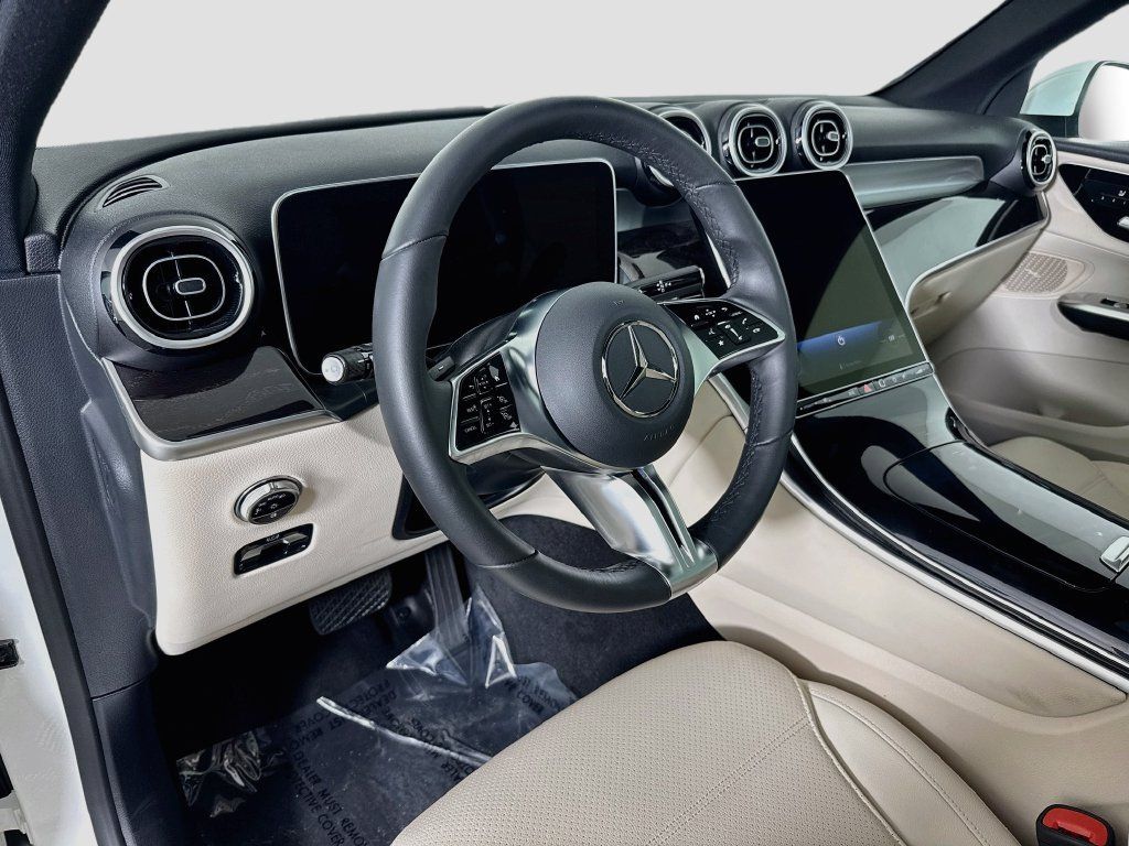 Used 2026 Mercedes-Benz GLC 300 4MATIC image 9
