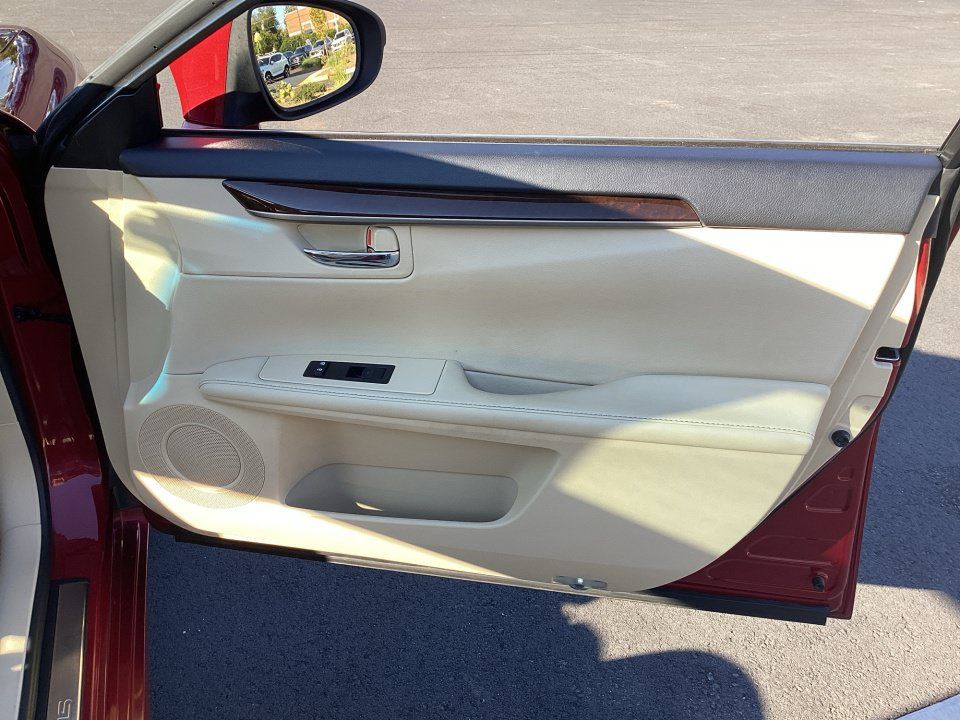 Used 2014 Lexus ES 350 w/ Luxury Package FWD image 35