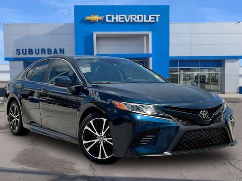 Used 2019 Toyota Camry SE FWD image 2