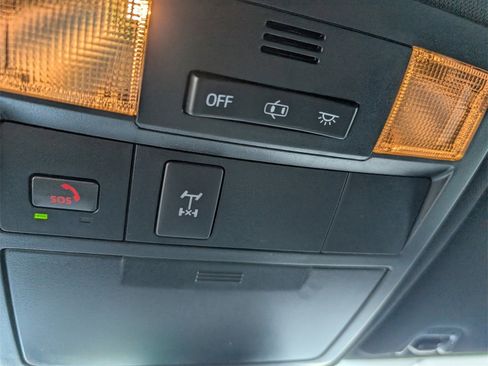 Used 2023 Toyota Tacoma TRD Off-Road image 12