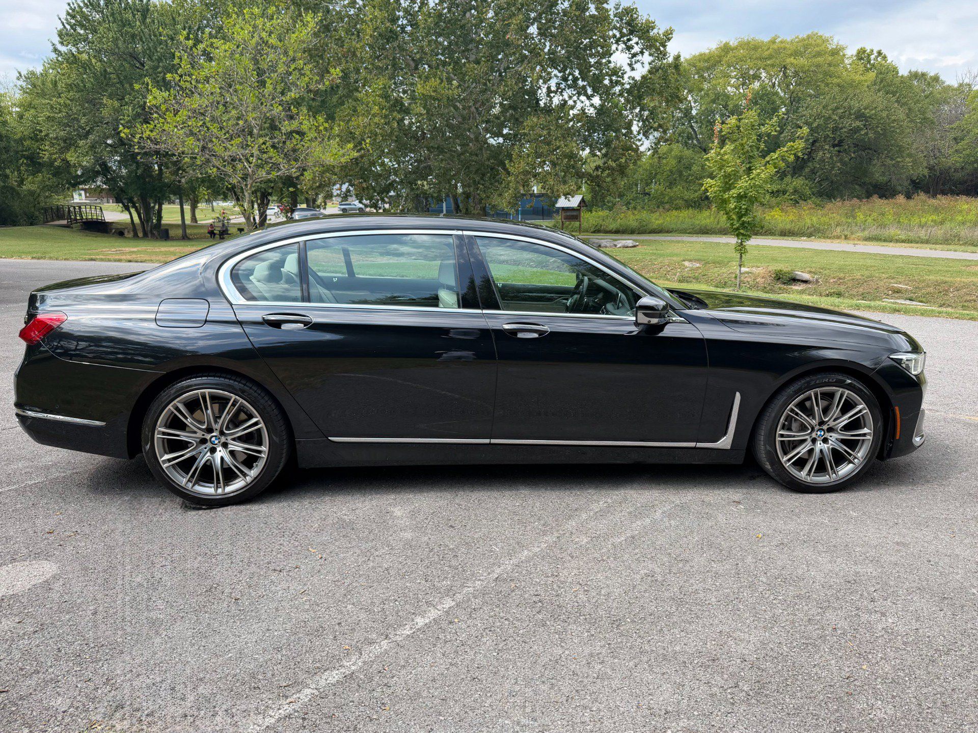 Used 2021 BMW 740i RWD image 8
