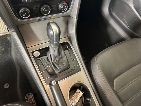 Used 2015 Volkswagen Passat 1.8T SE image 21