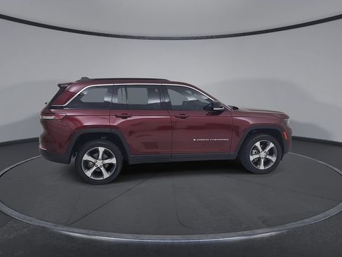 Certified 2025 Jeep Grand Cherokee Limited w/ Luxury Tech Group II AWD/4WD image 18