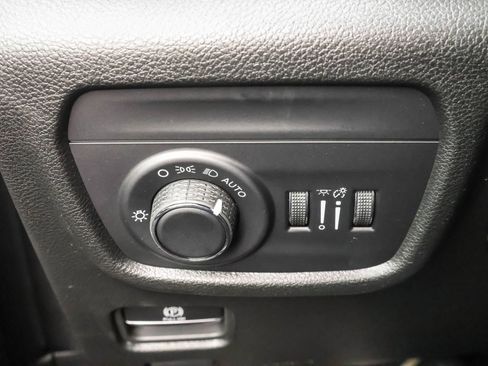 New 2025 Jeep Grand Cherokee Altitude image 29