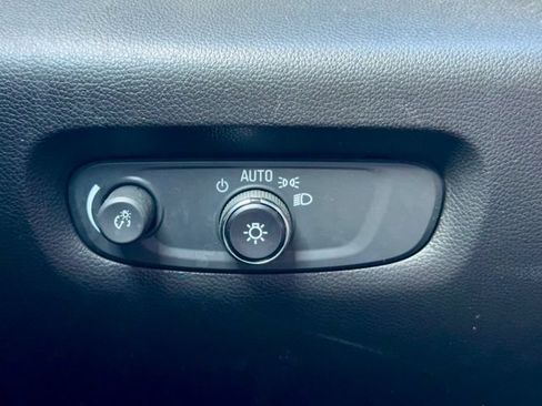 Used 2022 Chevrolet Traverse LT AWD/4WD image 24