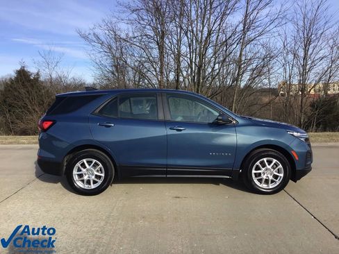Used 2024 Chevrolet Equinox LS image 2