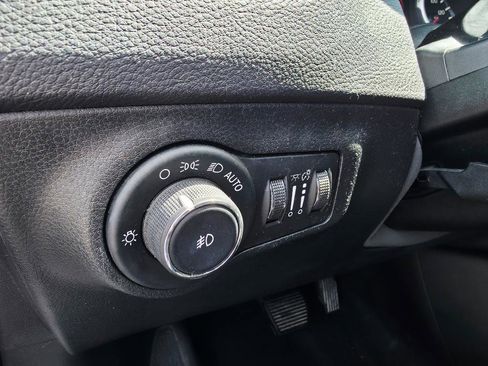 Used 2019 Jeep Compass Trailhawk AWD/4WD image 25