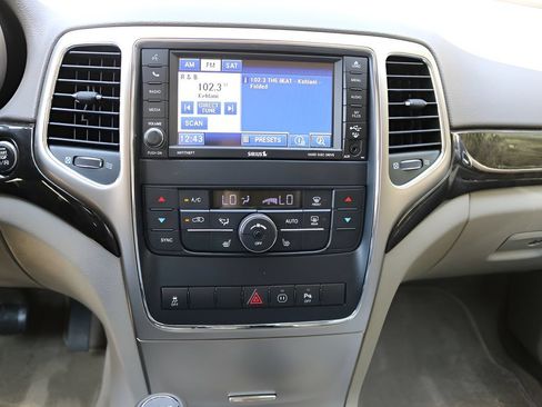 Used 2012 Jeep Grand Cherokee Laredo RWD image 21