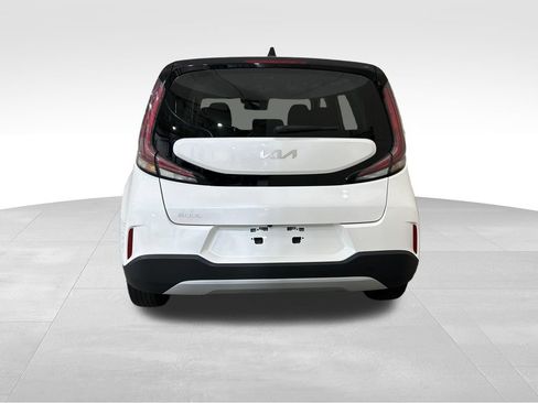 Used 2025 Kia Soul LX w/ LX Technology Package FWD image 4
