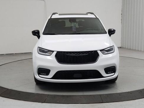 New 2026 Chrysler Pacifica Limited w/ S Appearance Package image 2