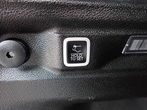 Used 2024 Jeep Grand Cherokee L Laredo AWD/4WD image 9