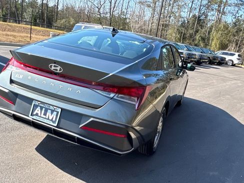 New 2026 Hyundai Elantra SE image 5