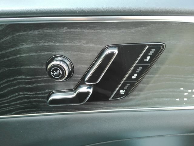 Used 2023 Cadillac Lyriq AWD image 23