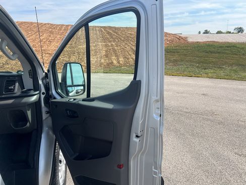 Used 2023 Ford E-Transit Low Roof image 15