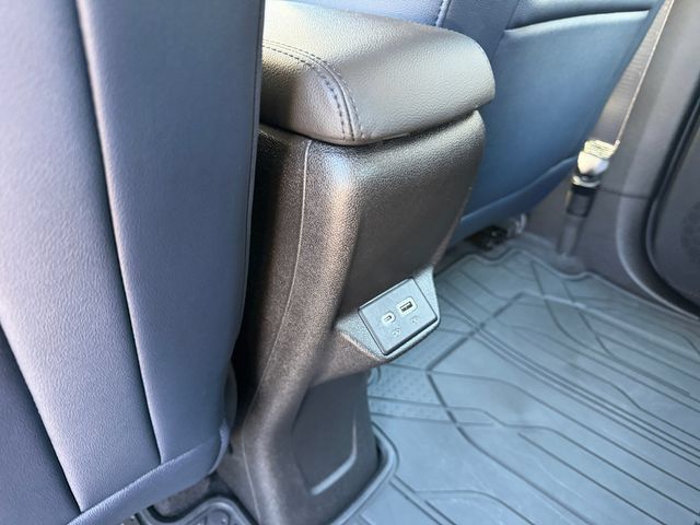 Used 2022 Chevrolet Bolt EUV LT w/ Convenience Package FWD image 28