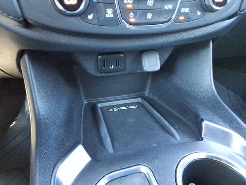 Certified 2023 Chevrolet Traverse LT FWD image 33