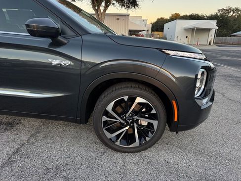 New 2025 Mitsubishi Outlander SE image 12