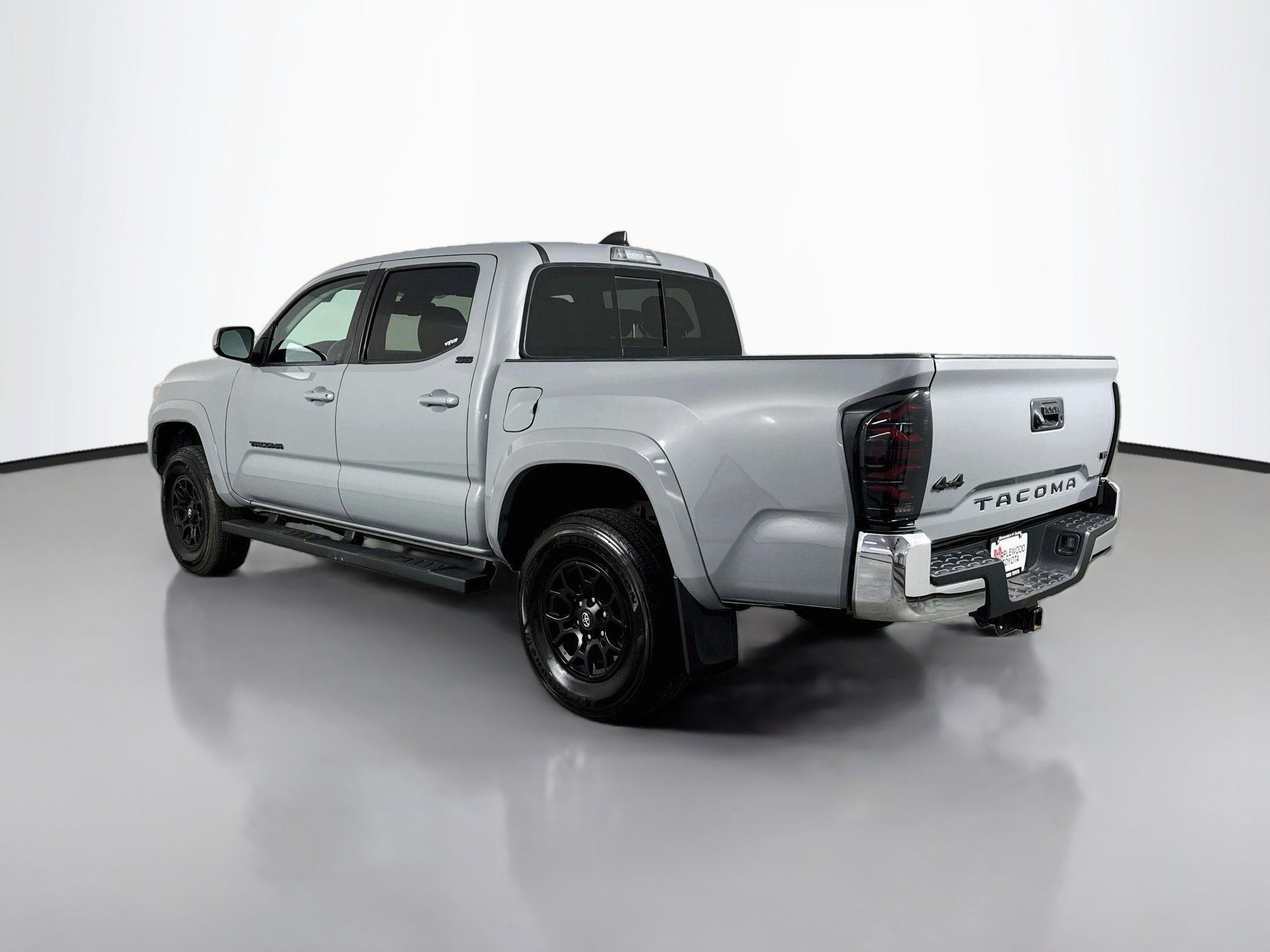 Used 2021 Toyota Tacoma SR5 AWD/4WD image 5