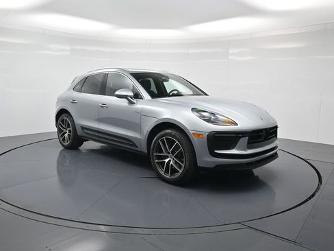 Certified 2026 Porsche Macan image 32