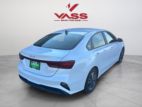 Used 2024 Kia Forte LXS FWD image 5