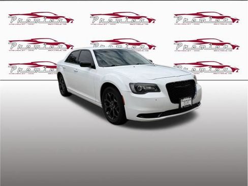 Used 2022 Chrysler 300 Touring w/ Sport Appearance Package AWD/4WD image 9