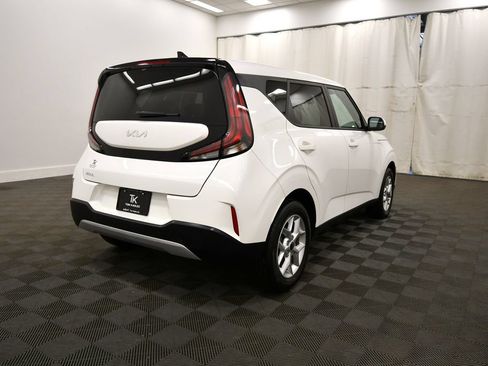 Certified 2025 Kia Soul LX w/ LX Technology Package FWD image 8