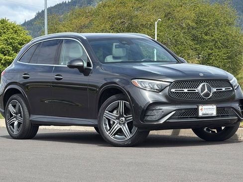 Used 2023 Mercedes-Benz GLC 300 4MATIC image 1