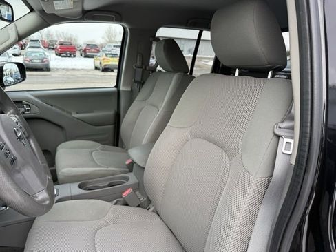 Used 2021 Nissan Frontier SV w/ Midnight Edition Floor Mats image 6