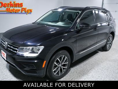 Used 2018 Volkswagen Tiguan SE w/ Panoramic Sunroof Package